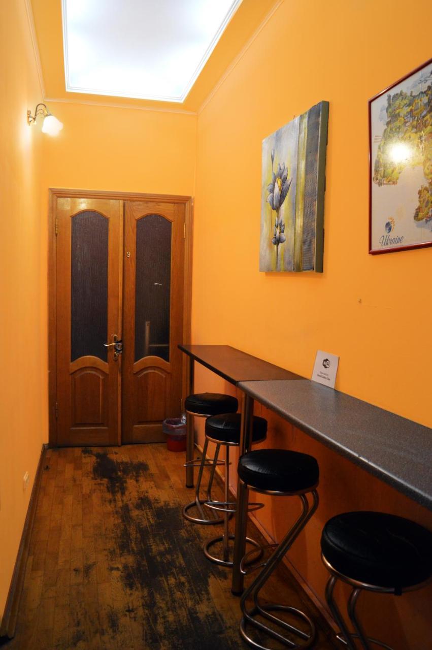 Hostel Golden Gates Kiev Esterno foto